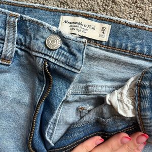 Abercrombie ultra high rise ankle straight Jeans 27 L